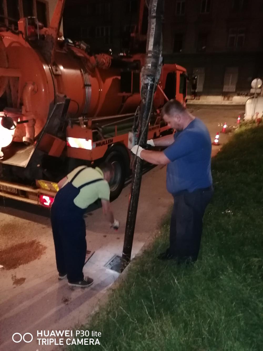 Rad u trećoj smjeni: MAŠINSKO ČIŠĆENJE I PROČEPLJENJE SLIVNIKA
