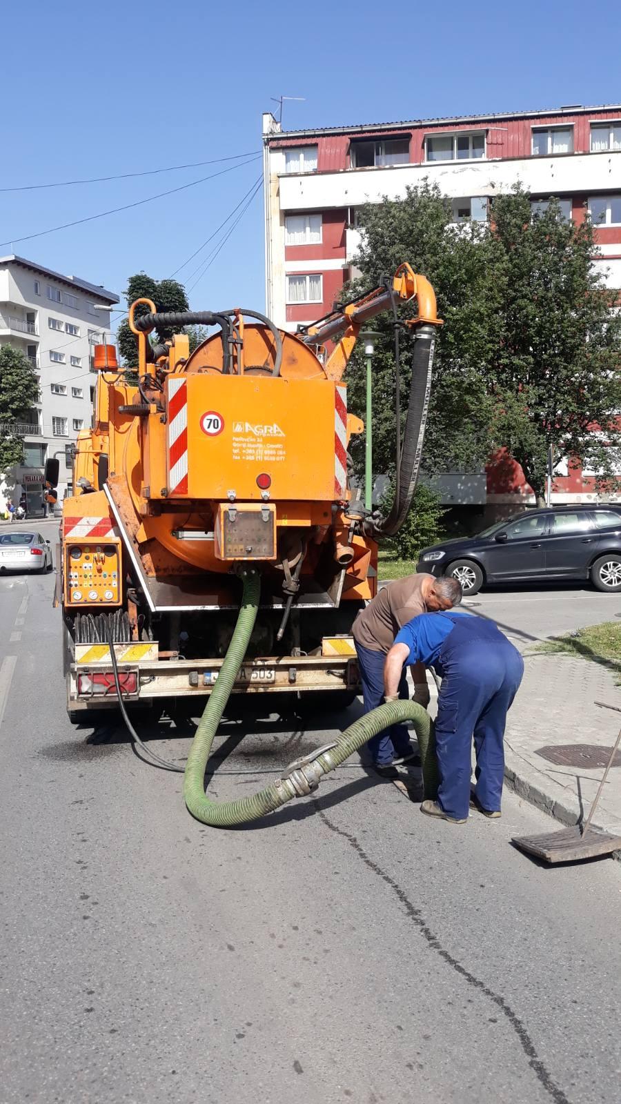 Odjeljenje za održavanje kanalskih objekata:  ČIŠĆENJE I PROČEPLJENJE KANALA I SLIVNIKA