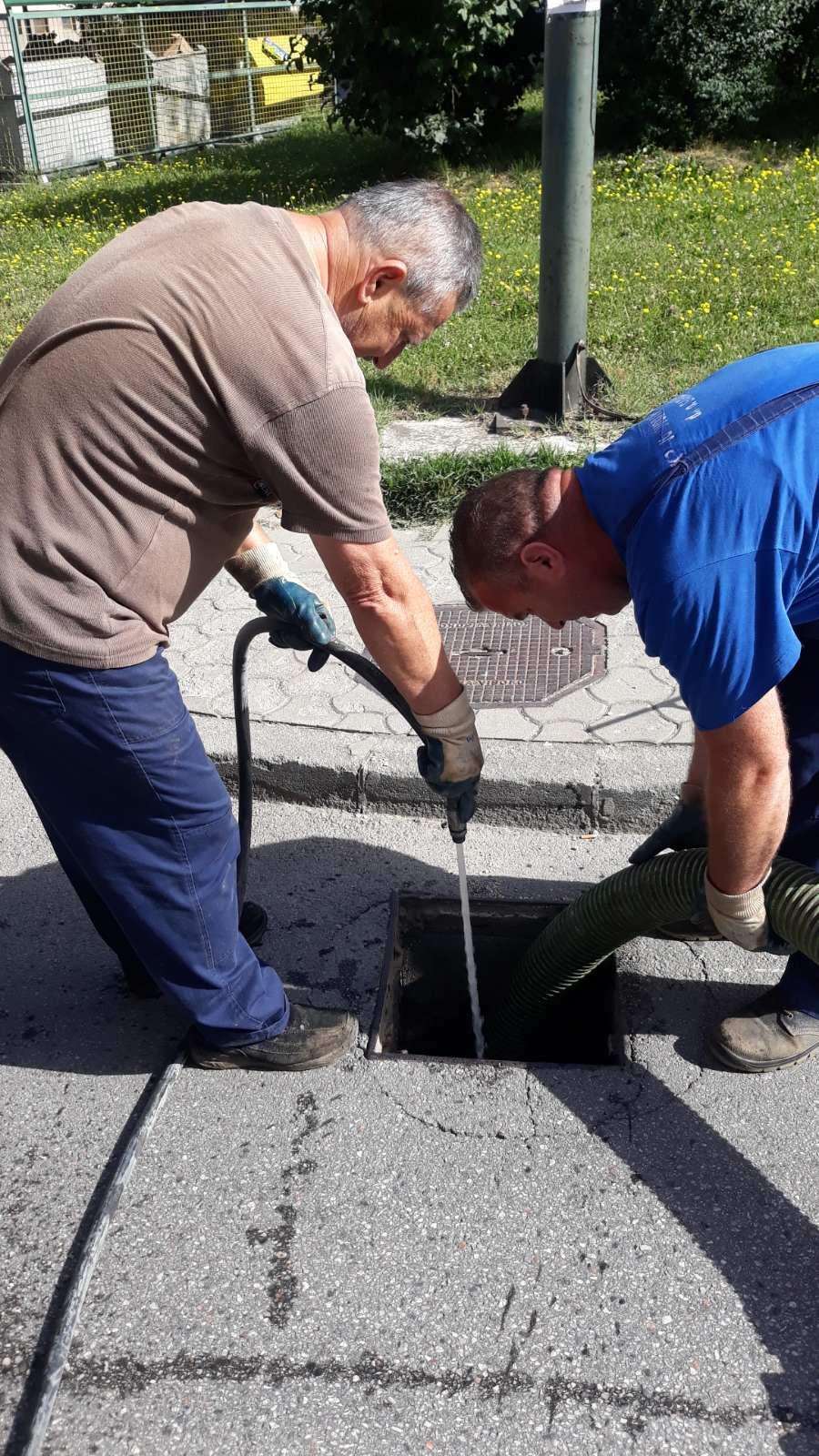 Odjeljenje za održavanje kanalskih objekata:  ČIŠĆENJE I PROČEPLJENJE KANALA I SLIVNIKA