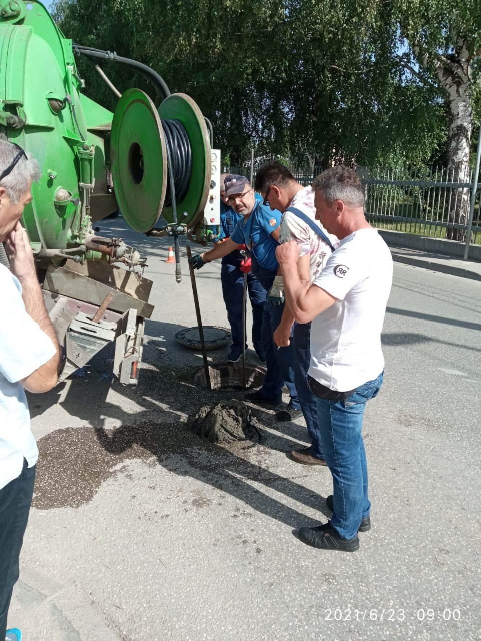 Odjeljenje za održavanje kanalskih objekata:  ČIŠĆENJE I PROČEPLJENJE KANALA I SLIVNIKA