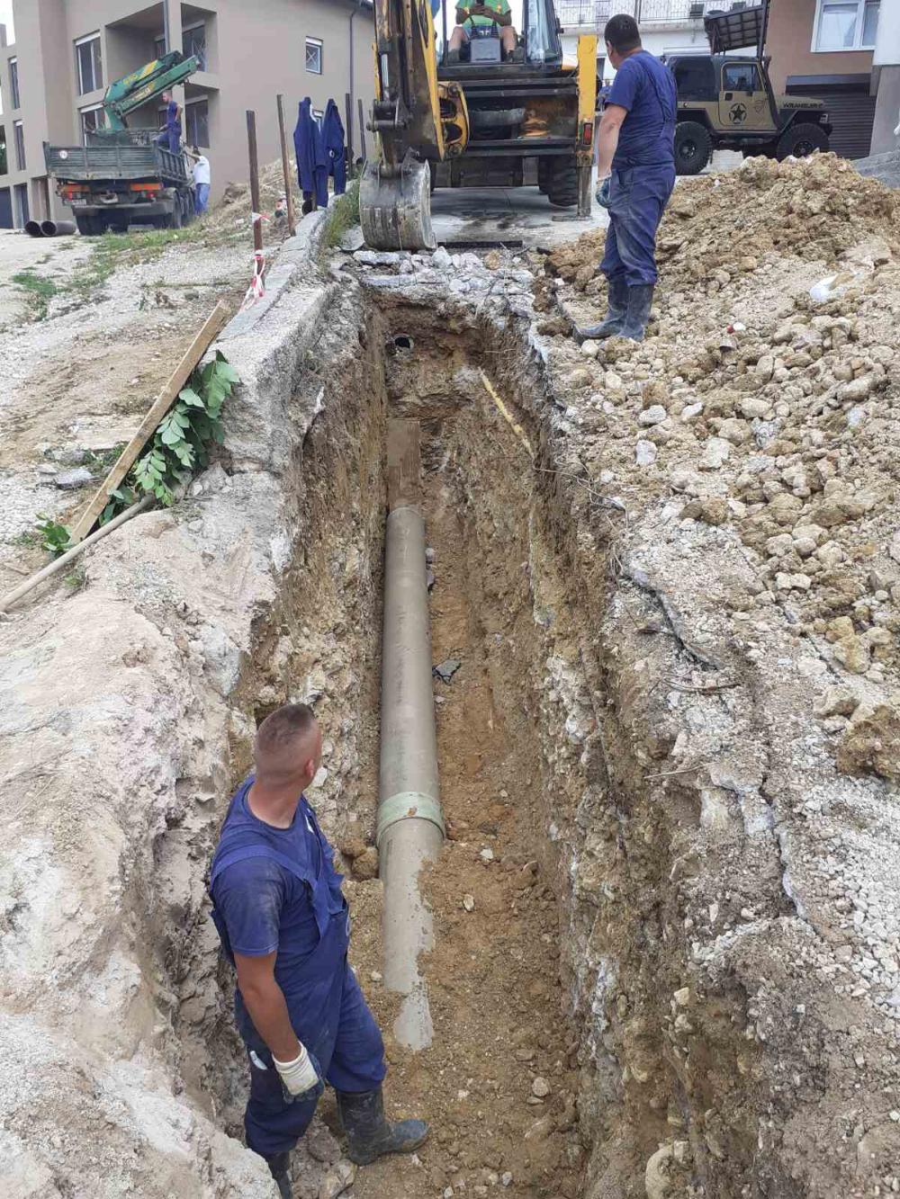 Služba održavanja kanalizacione mreže i objekata:  RADOVI NA KANALIZACIONOJ MREŽI