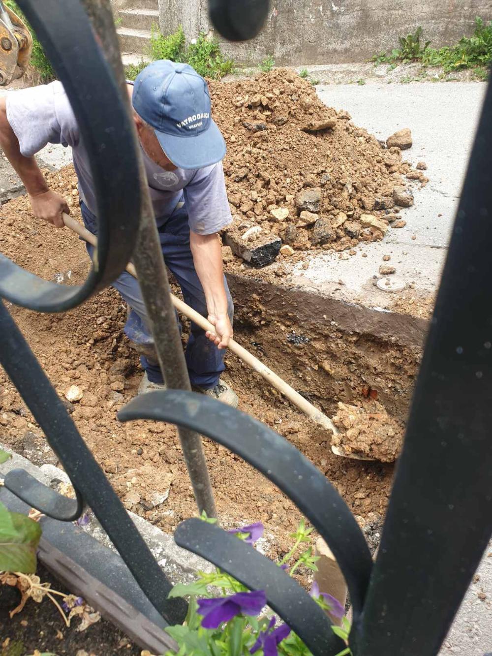 Dežurna ekipa:  POPRAVKE KVAROVA NA VODOVODNOJ MREŽI