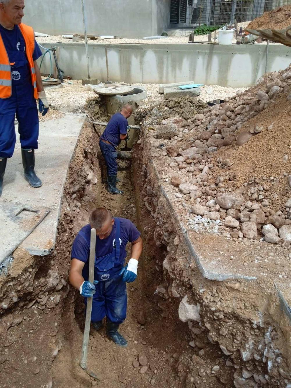 Služba održavanja kanalizacione mreže i objekata: RADOVI NA KANALIZACIONOJ MREŽI