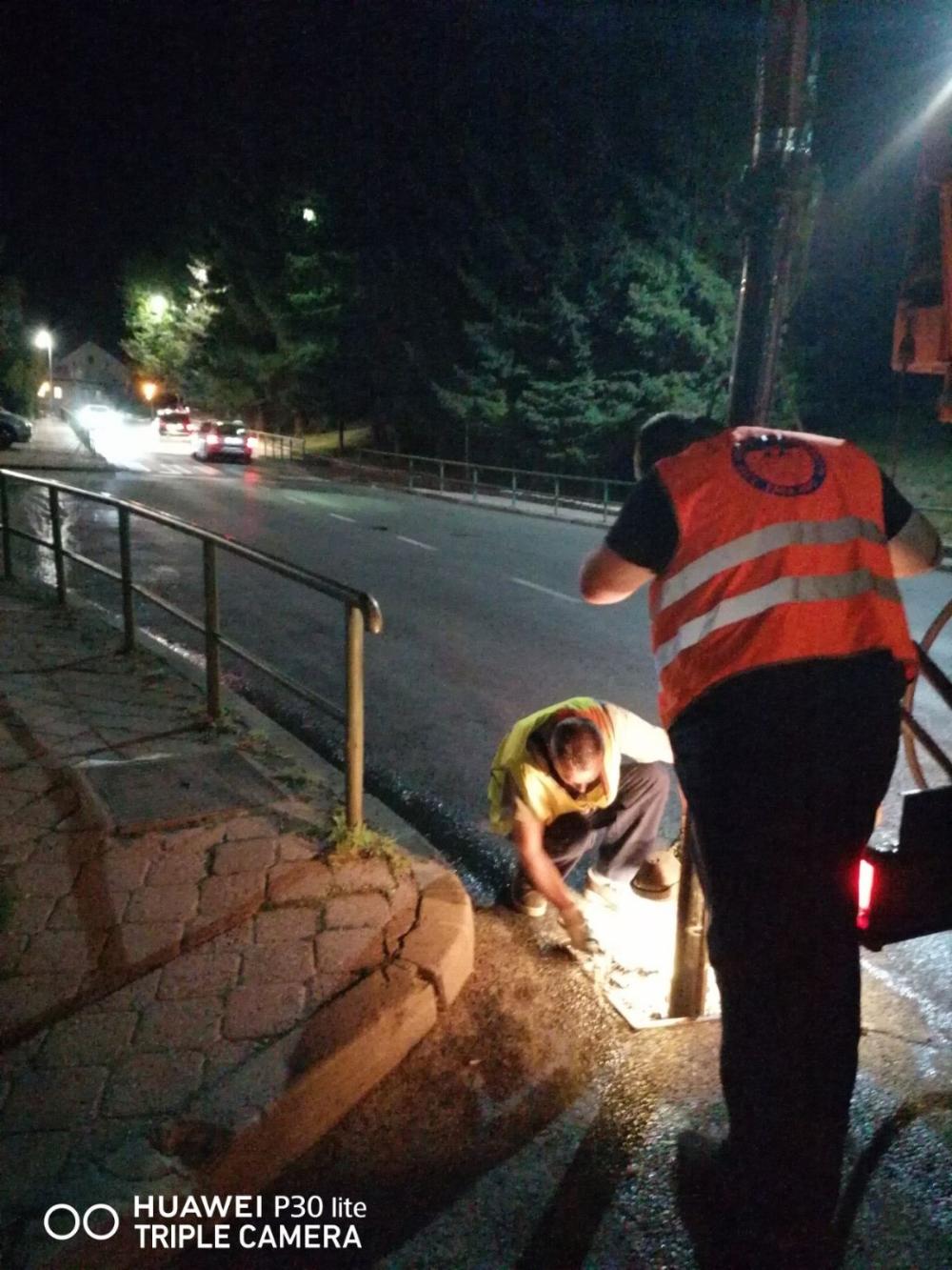Rad u trećoj smjeni: MAŠINSKO ČIŠĆENJE I PROČEPLJENJE SLIVNIKA 