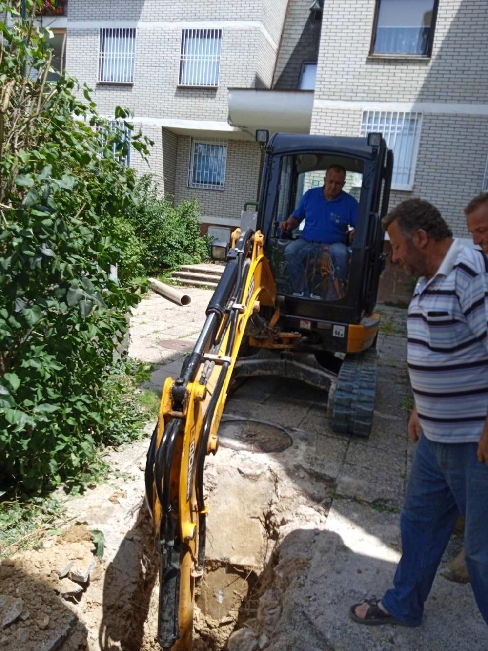 Služba održavanja kanalizacione mreže i objekata:  RADOVI NA KANALIZACIONOJ MREŽI