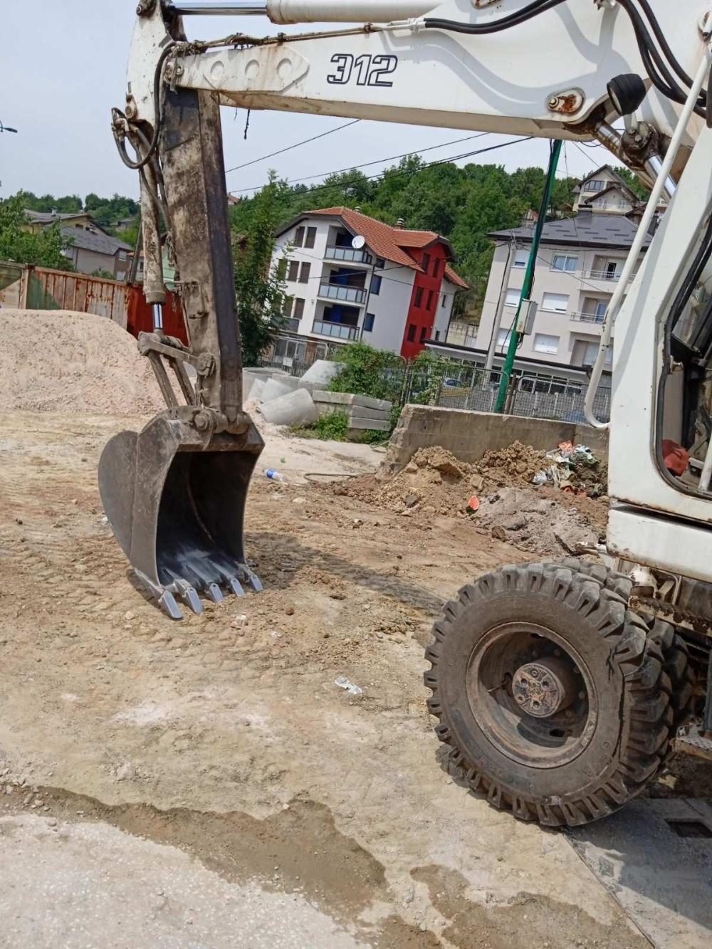 Služba održavanja kanalizacione mreže i objekata:  RADOVI NA KANALIZACIONOJ MREŽI