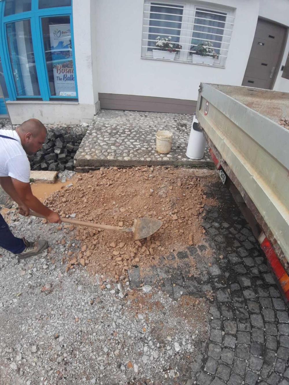 Dežurna ekipa:  POPRAVKE KVAROVA NA VODOVODNOJ MREŽI