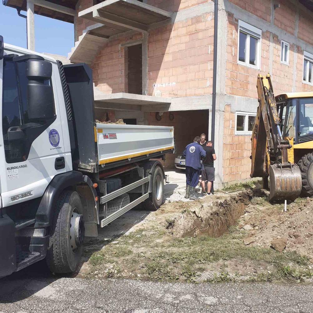 Služba održavanja kanalizacione mreže i objekata:  RADOVI NA KANALIZACIONOJ MREŽI