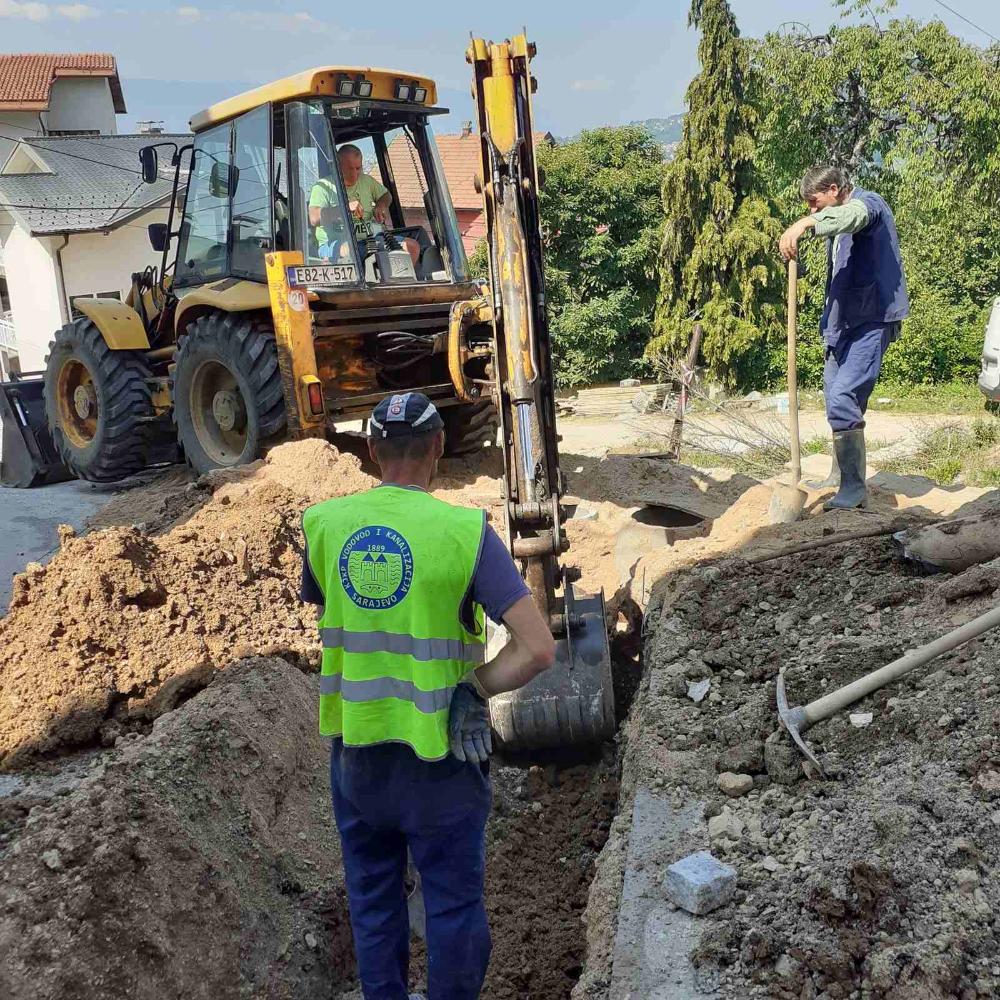 Služba održavanja kanalizacione mreže i objekata:  IZRADA SEPARATNIH PRIKLJUČAKA 