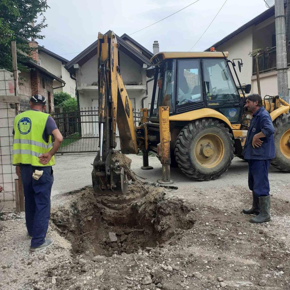 Služba održavanja kanalizacione mreže i objekata:  RADOVI NA KANALIZACIONOJ MREŽI
