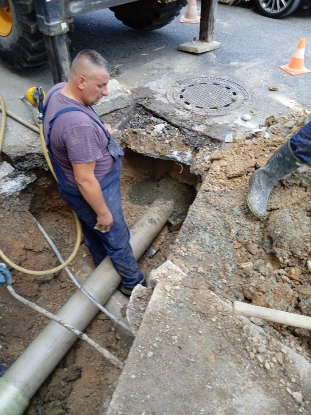 Služba održavanja kanalizacione mreže i objekata:  RADOVI NA KANALIZACIONOJ MREŽI