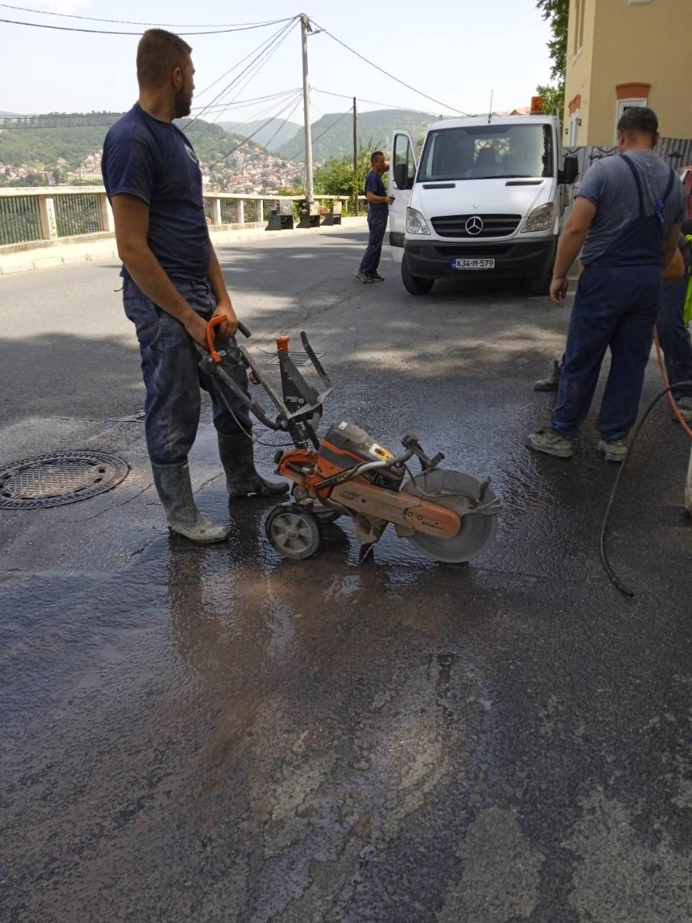 Služba održavanja kanalizacione mreže i objekata:  RADOVI NA KANALIZACIONOJ MREŽI