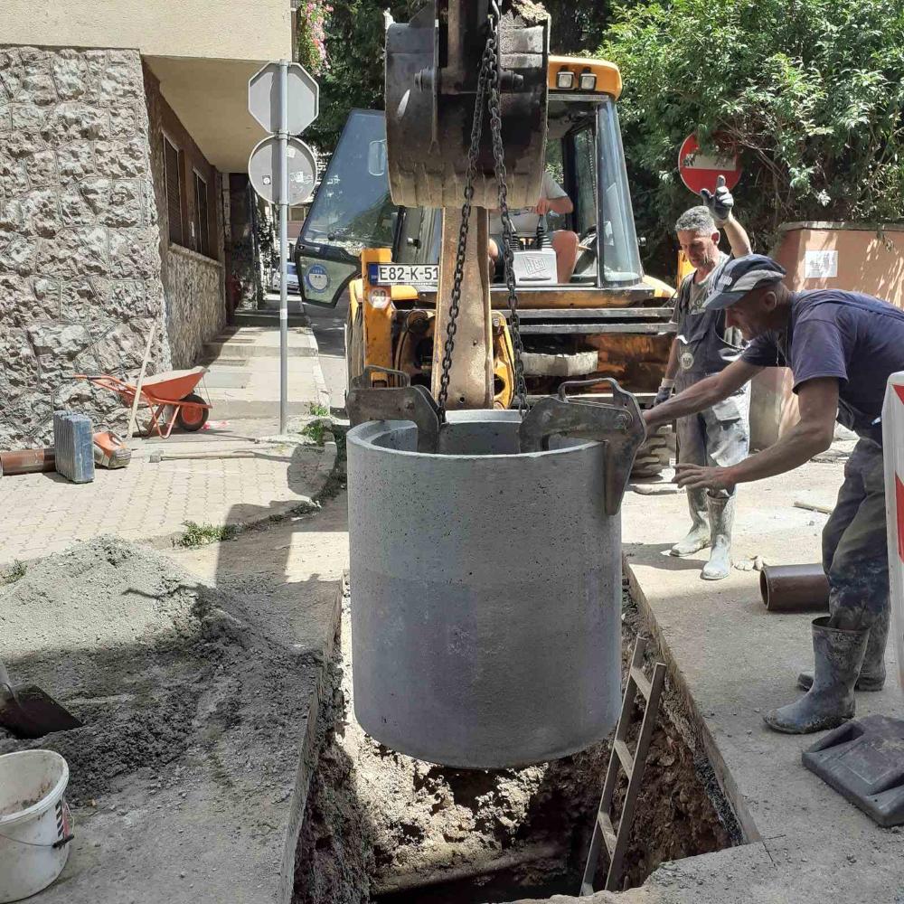 Služba održavanja kanalizacione mreže i objekata:  RADOVI NA KANALIZACIONOJ MREŽI