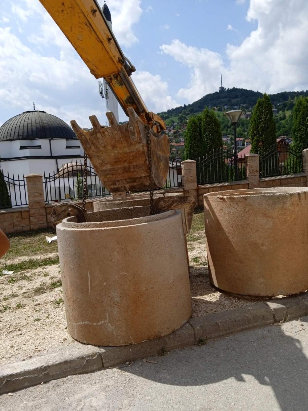 Služba održavanja kanalizacione mreže i objekata:  RADOVI NA KANALIZACIONOJ MREŽI