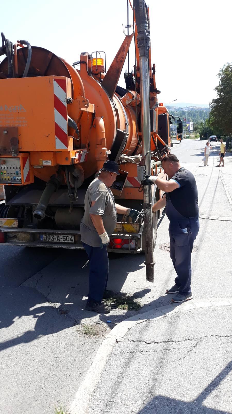 Služba održavanja kanalizacione mreže i objekata: RADOVI NA KANALIZACIONOJ MREŽI