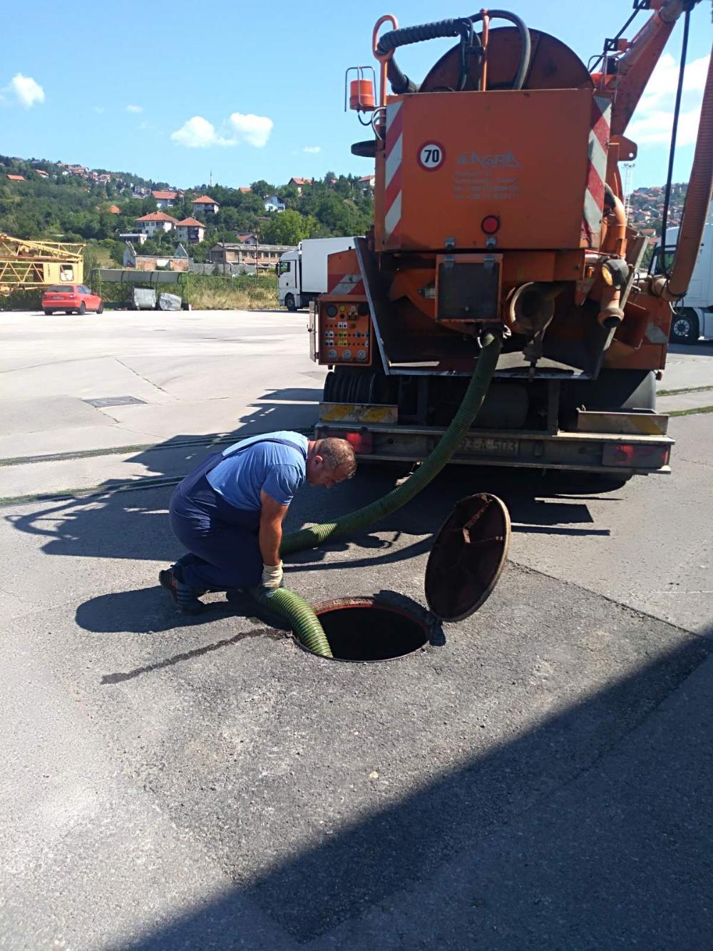 Služba održavanja kanalizacione mreže i objekata: RADOVI NA KANALIZACIONOJ MREŽI