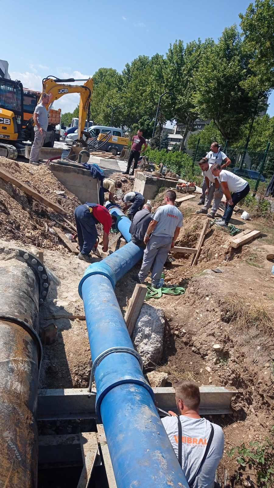 Ulica Bulevar Meše Selimovića: RADOVI NA UVEZIVANJU DIJELA CJEVOVODA