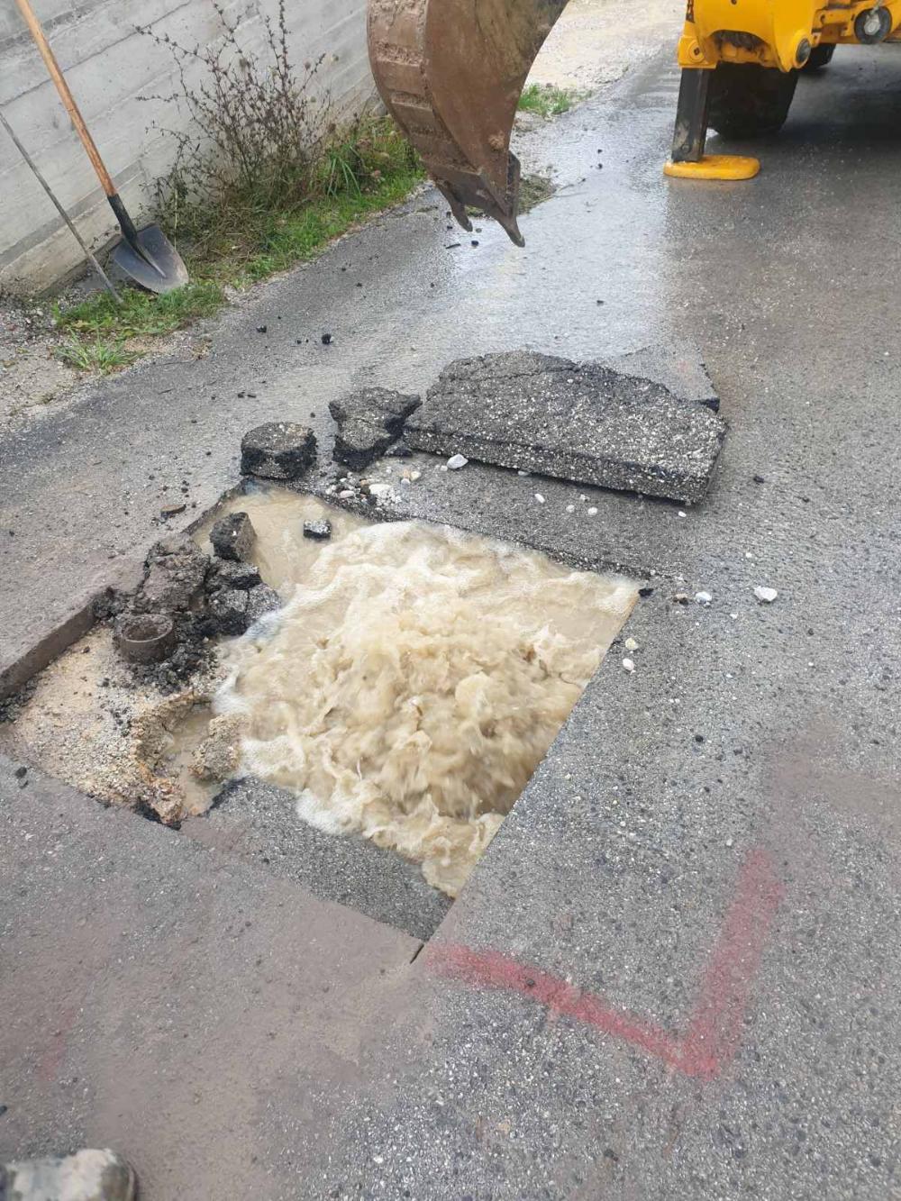 Služba za održavanje vodovodne mreže i objekata:  RADOVI NA VODOVODNOJ MREŽI