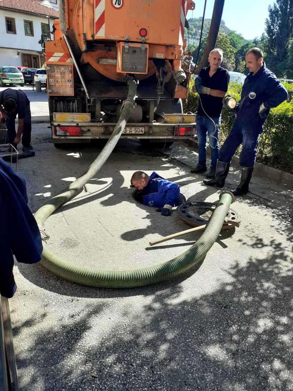 Služba održavanja kanalizacione mreže i objekata: RADOVI NA IZRADI I MONTAŽI PRIKLJUČAKA