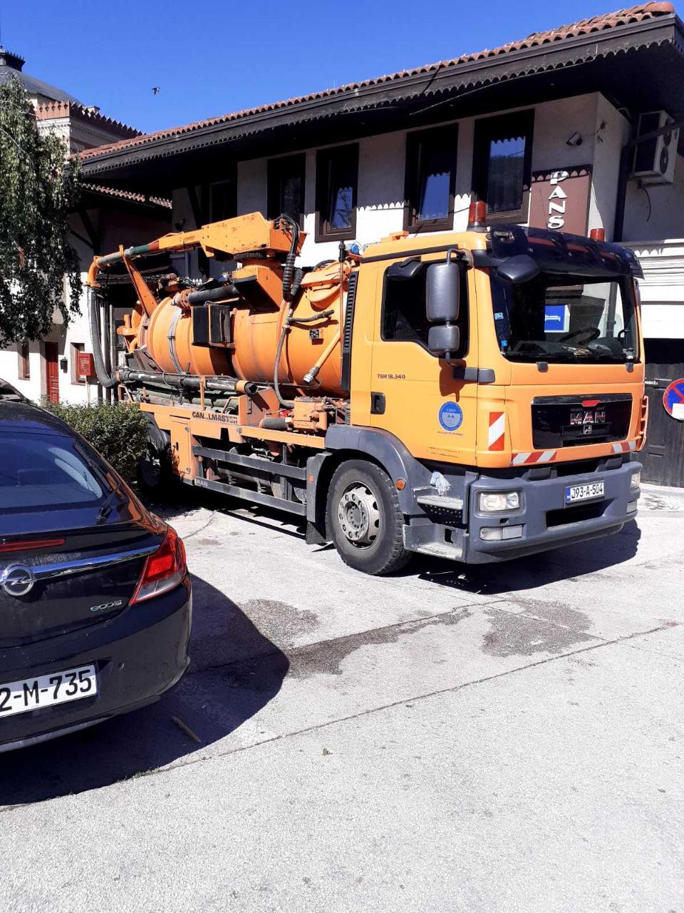 Služba održavanja kanalizacione mreže i objekata: RADOVI NA IZRADI I MONTAŽI PRIKLJUČAKA
