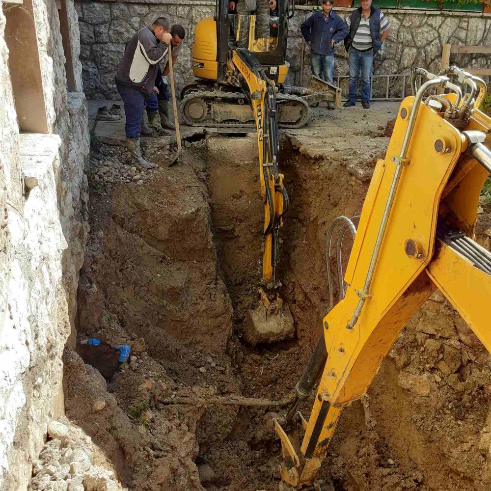 Služba održavanja kanalizacione mreže i objekata: RADOVI NA IZRADI I MONTAŽI PRIKLJUČAKA