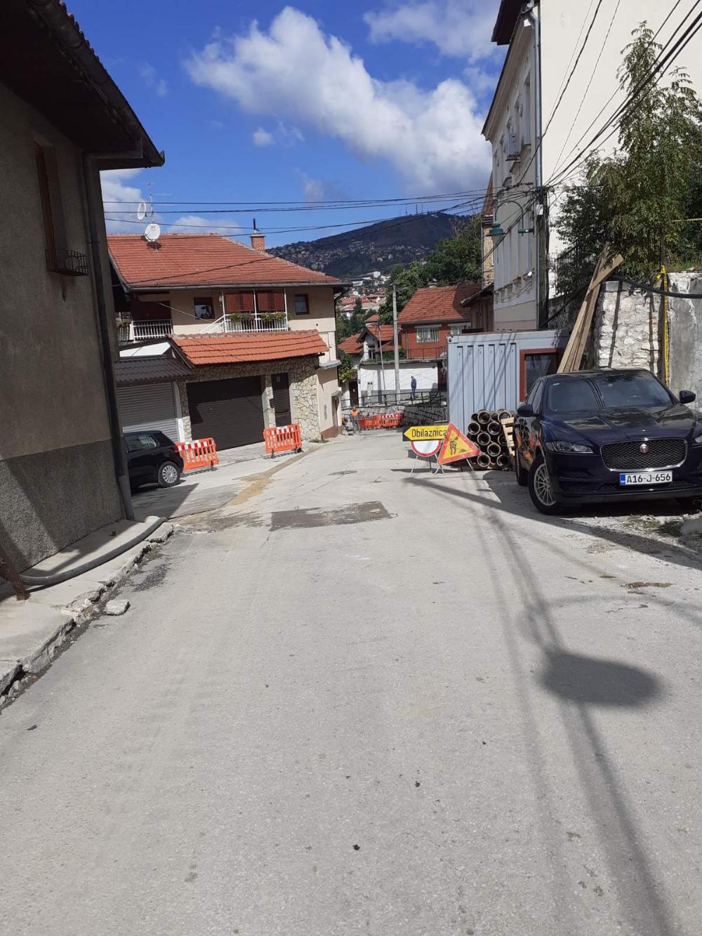 U ulicama Veliki Alifakovac, Alifakovac, Maguda i Megara čikma: POČELA REKONSTRUKCIJA VODOVODNE I KANALIZACIONE MREŽE 