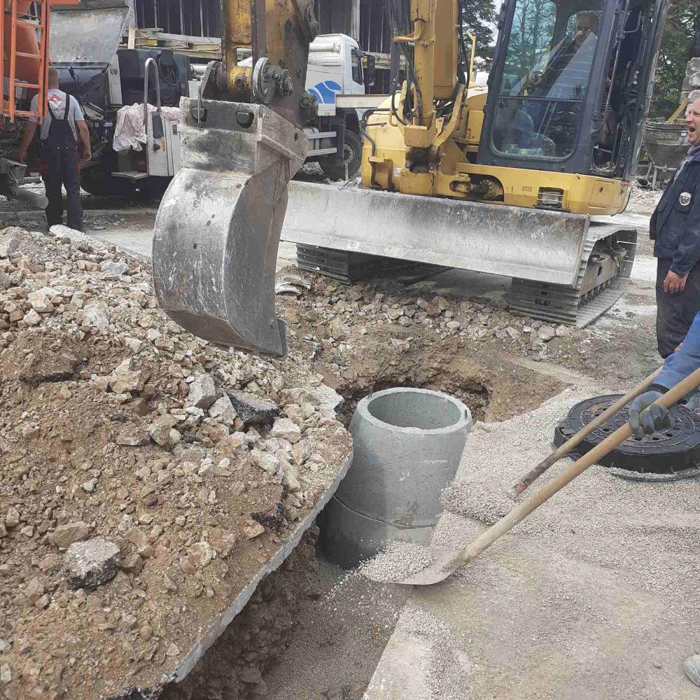 Služba održavanja kanalizacione mreže i objekata: RADOVI NA KANALIZACIONOJ MREŽI