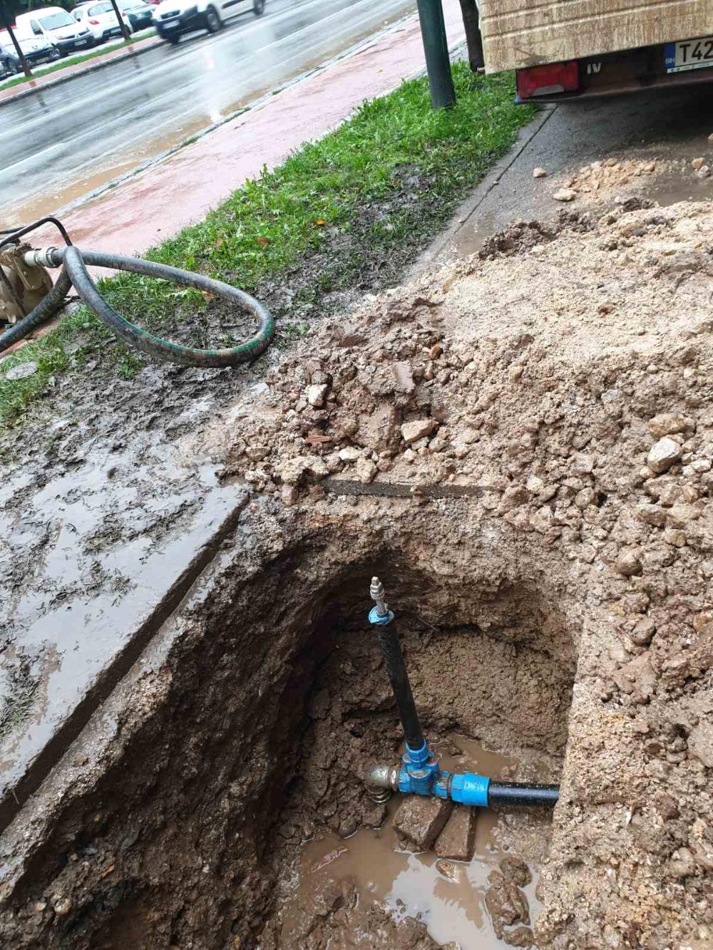 Služba za održavanje vodovodne mreže i objekata:  RADOVI NA VODOVODNOJ MREŽI