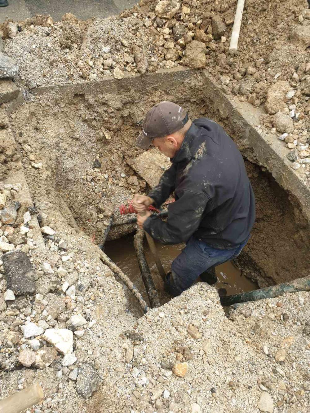 Služba za održavanje vodovodne mreže i objekata:  RADOVI NA VODOVODNOJ MREŽI