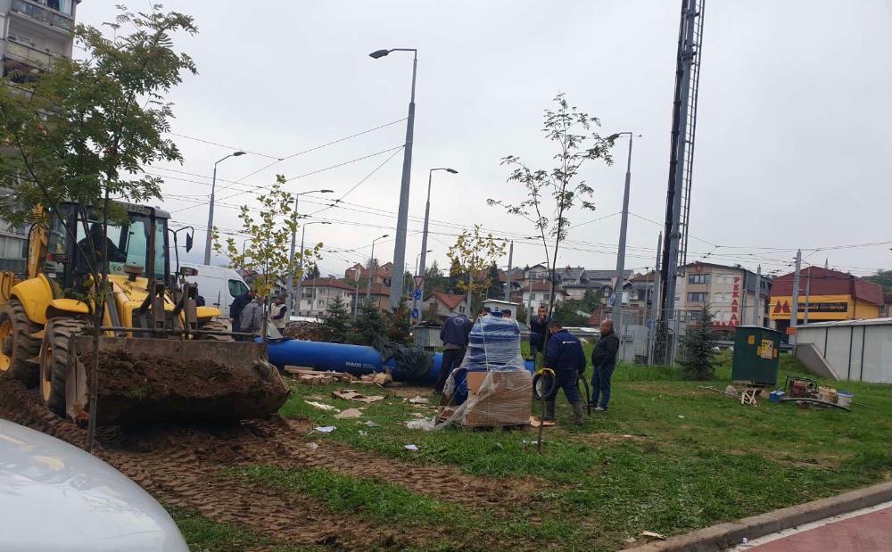 U ulici Azize Šaćirbegović: RADOVI NA IZGRADNJI ŠAHTA I UGRADNJI MJERNE OPREME   