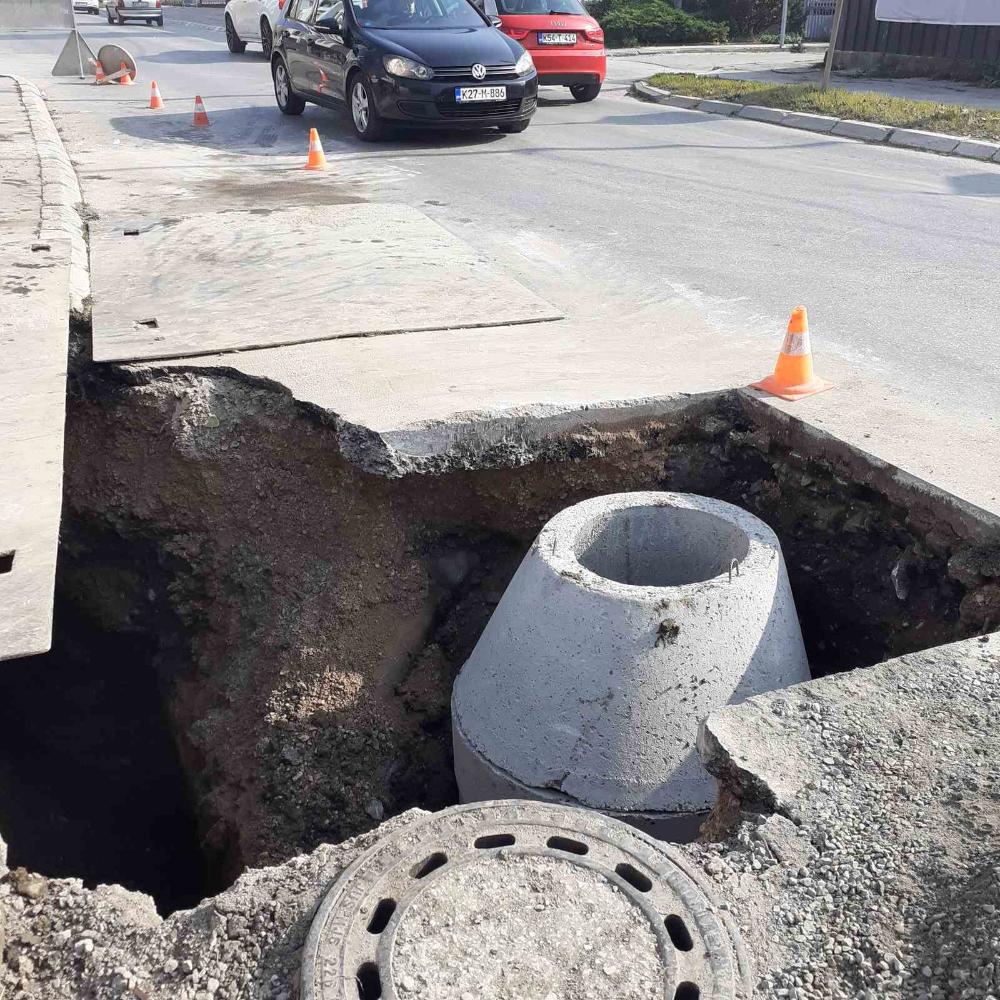 Služba održavanja kanalizacione mreže i objekata: RADOVI NA IZRADI SEPARATNIH PRIKLJUČAKA