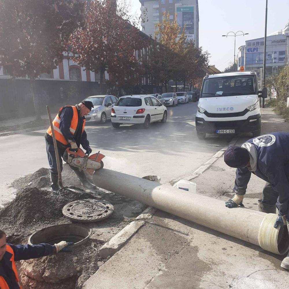 Služba održavanja kanalizacione mreže i objekata: RADOVI NA IZRADI SEPARATNIH PRIKLJUČAKA