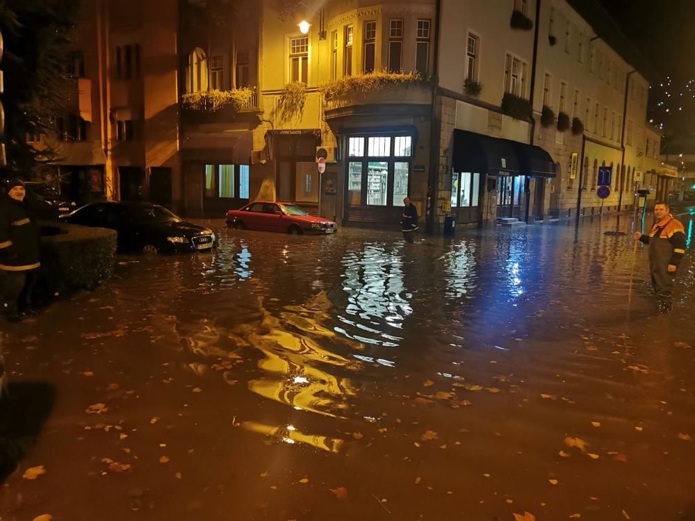 Olujno nevrijeme u Sarajevu: PROUZROKOVALO MNOGOBROJNE PROBLEME 