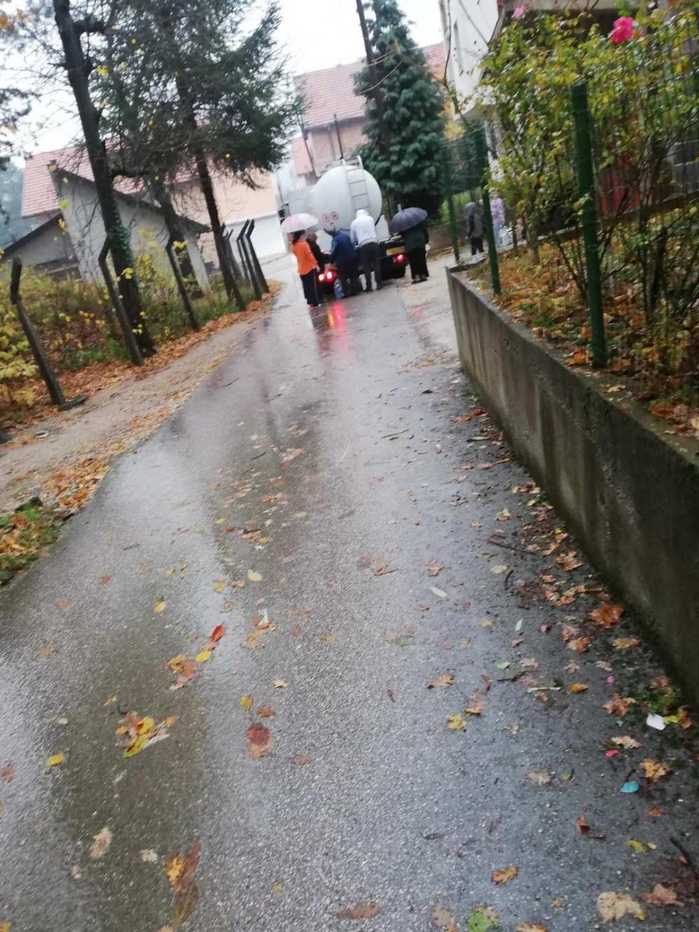 Ekipe KJKP " Vodovod i Kanalizacija" d.o.o. Sarajevo dostavili su pitku vodu za potrebe Doma za zbrinjavanje osoba sa invaliditetom