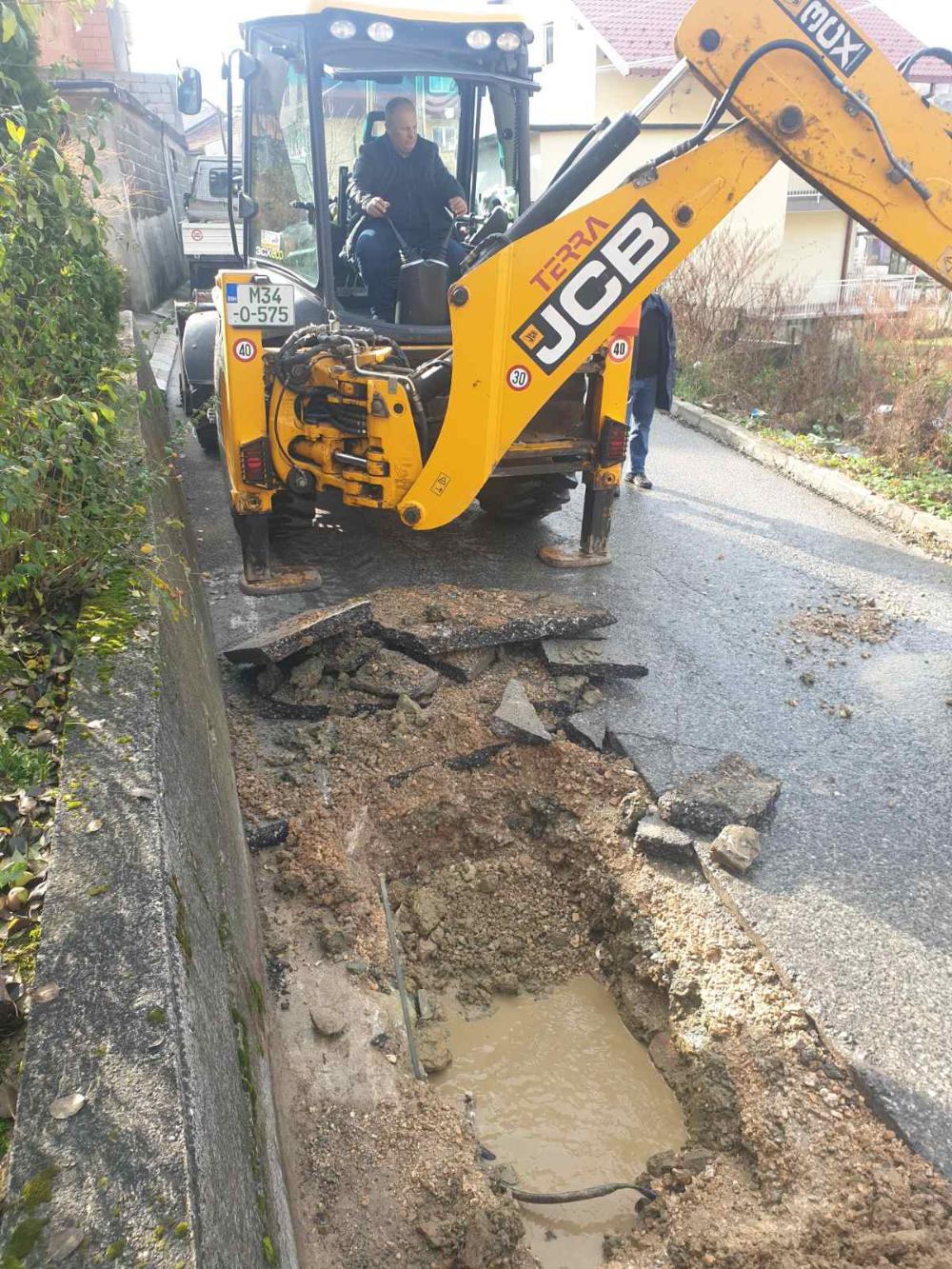 Služba za održavanje vodovodne mreže i objekata:  RADOVI NA VODOVODNOJ MREŽI