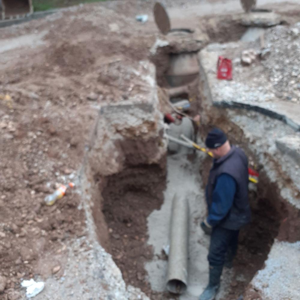 Služba održavanja kanalizacione mreže i objekata:  RADOVI NA KANALIZACIONOJ MREŽI