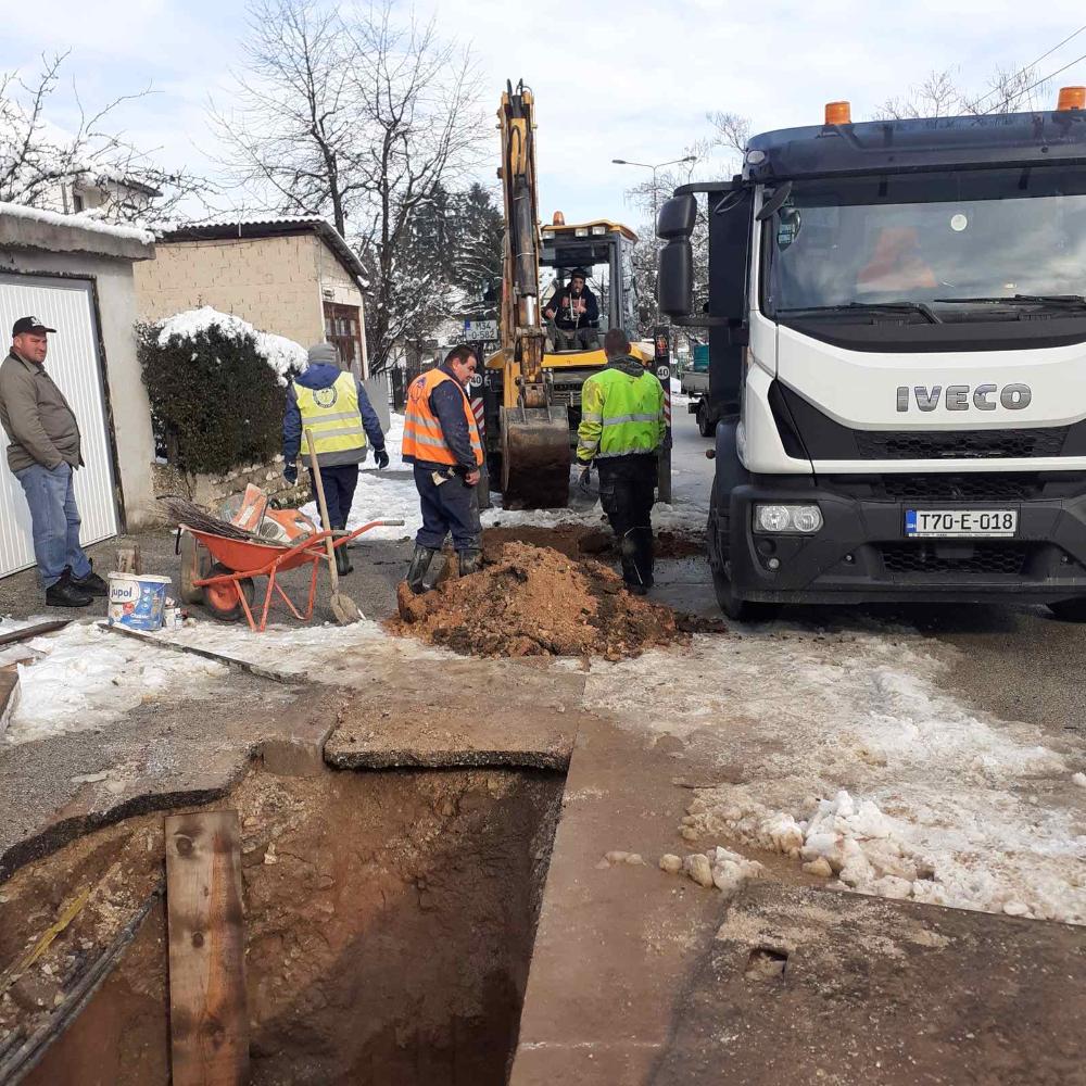 Služba održavanja kanalizacione mreže i objekata:  RADOVI NA KANALIZACIONOJ MREŽI