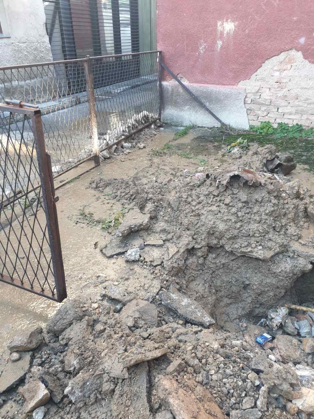 Služba za održavanje vodovodne mreže i objekata:  RADOVI NA VODOVODNOJ MREŽI