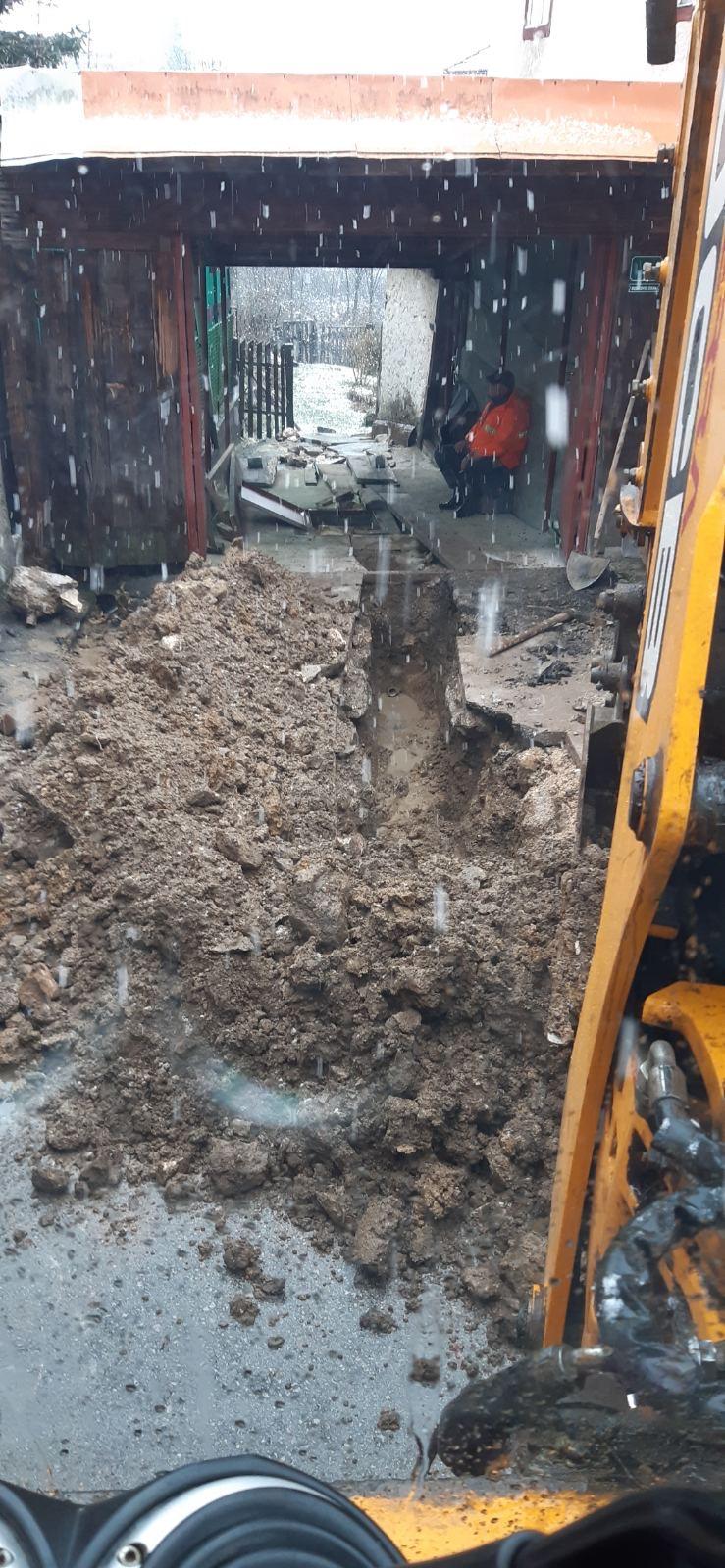 Služba za održavanje vodovodne mreže i objekata:  RADOVI NA VODOVODNOJ MREŽI