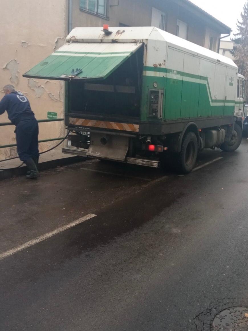 Služba održavanja kanalizacione mreže i objekata:  RADOVI NA KANALIZACIONOJ MREŽI