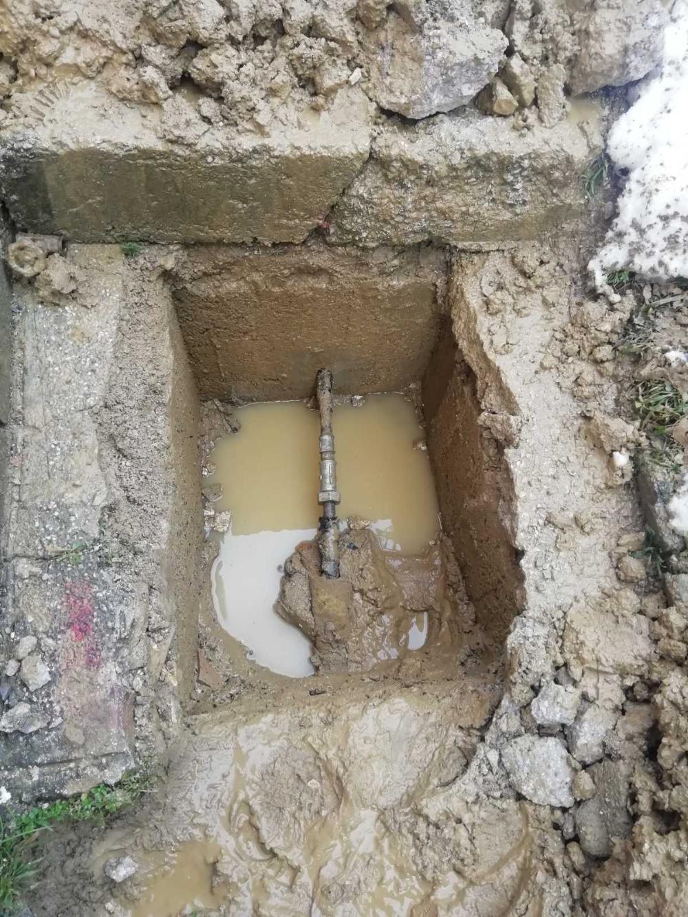 Služba za održavanje vodovodne mreže i objekata:  RADOVI NA VODOVODNOJ MREŽI