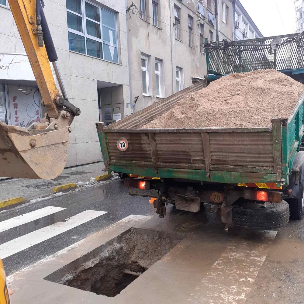 Služba održavanja kanalizacione mreže i objekata:  RADOVI NA KANALIZACIONOJ MREŽI