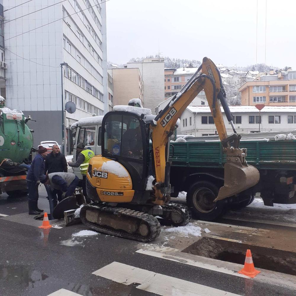 Služba održavanja kanalizacione mreže i objekata:  RADOVI NA KANALIZACIONOJ MREŽI