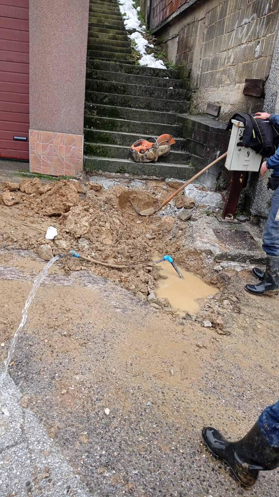 Služba za održavanje vodovodne mreže i objekata:  RADOVI NA VODOVODNOJ MREŽI