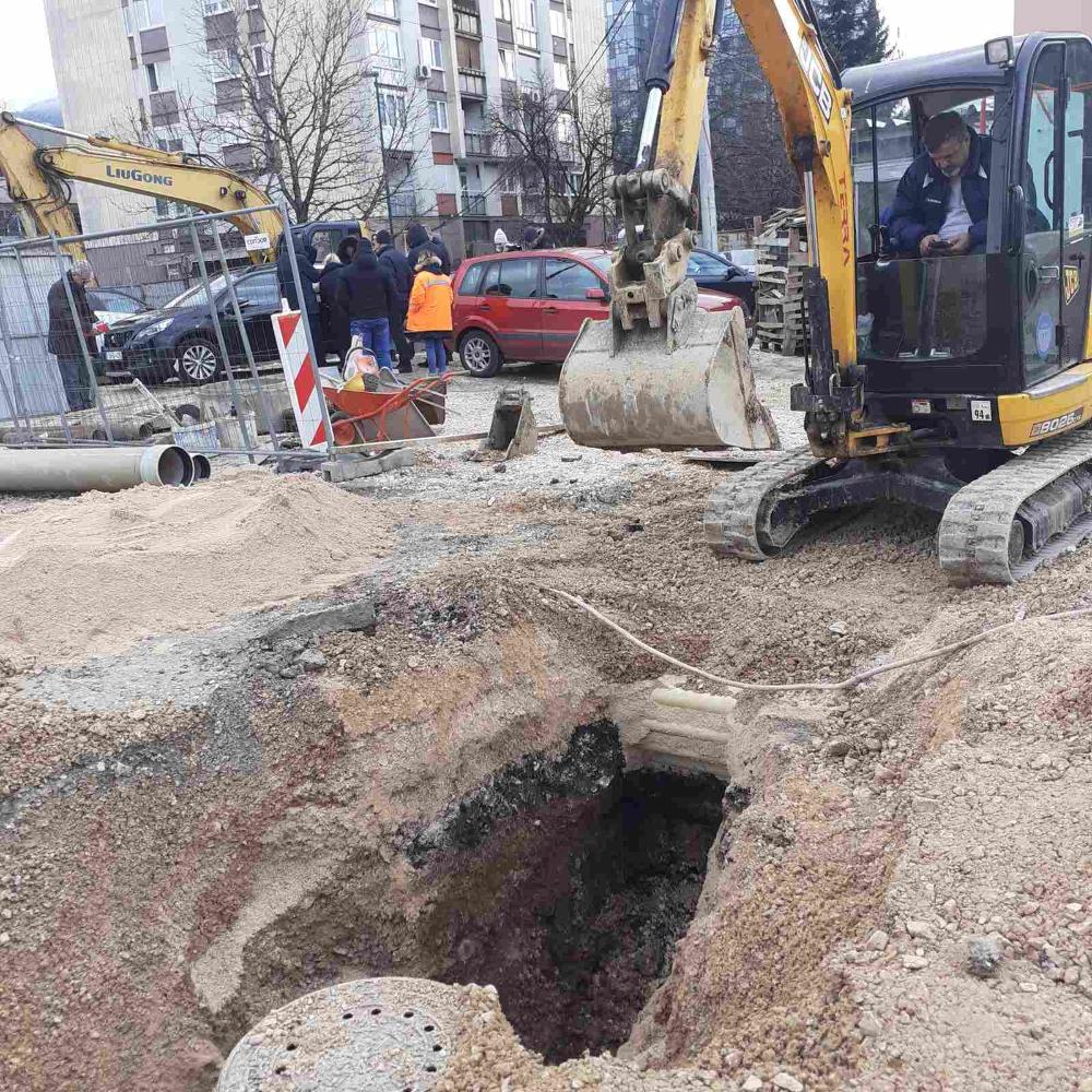 Služba održavanja kanalizacione mreže i objekata:  RADOVI NA KANALIZACIONOJ MREŽI