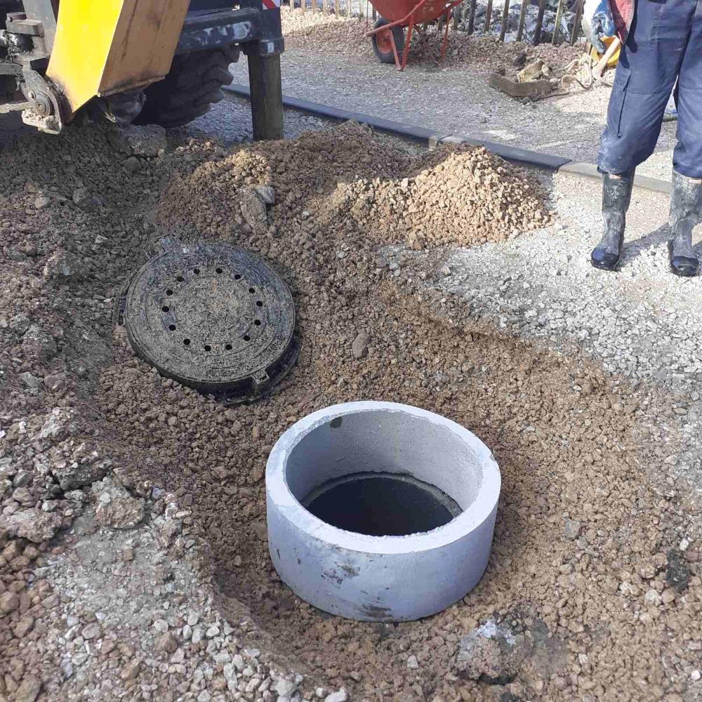 Služba održavanja kanalizacione mreže i objekata: RADOVI NA KANALIZACIONOJ MREŽI