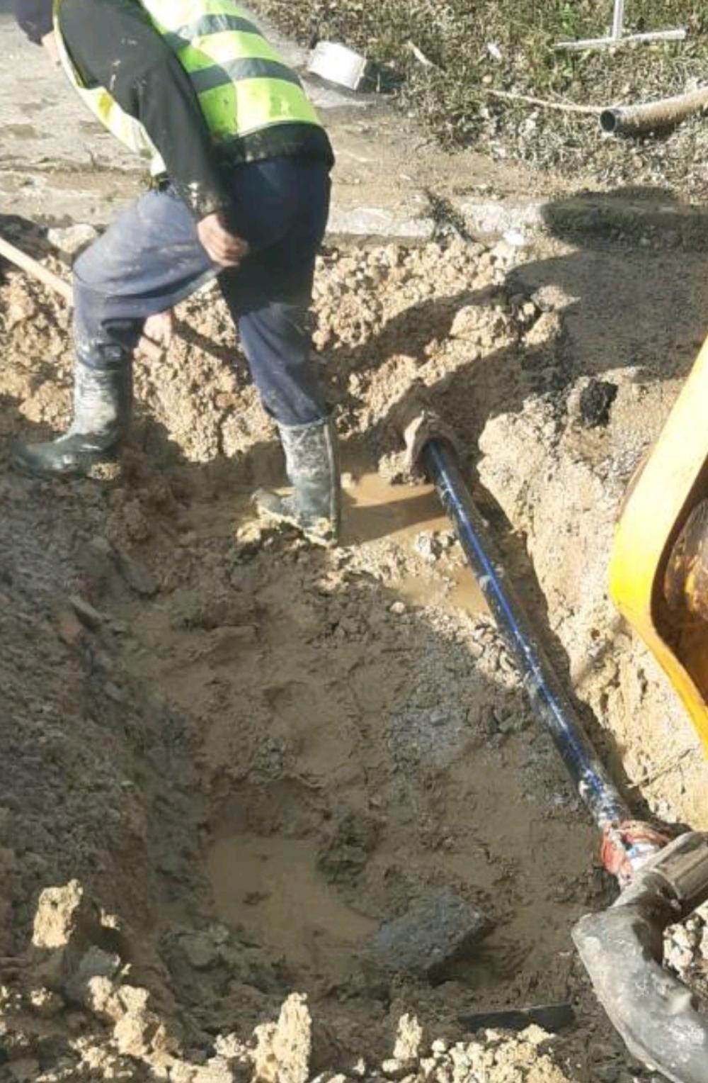 Služba za održavanje vodovodne mreže i objekata:  RADOVI NA VODOVODNOJ MREŽI