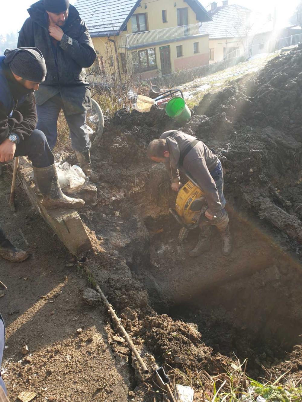 Služba za održavanje vodovodne mreže i objekata:  RADOVI NA VODOVODNOJ MREŽI