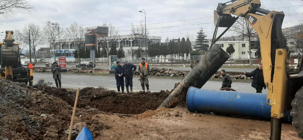 SLIJEDE RADOVI NA POLAGANJU I SPAJANJU NOVE CIJEVI
