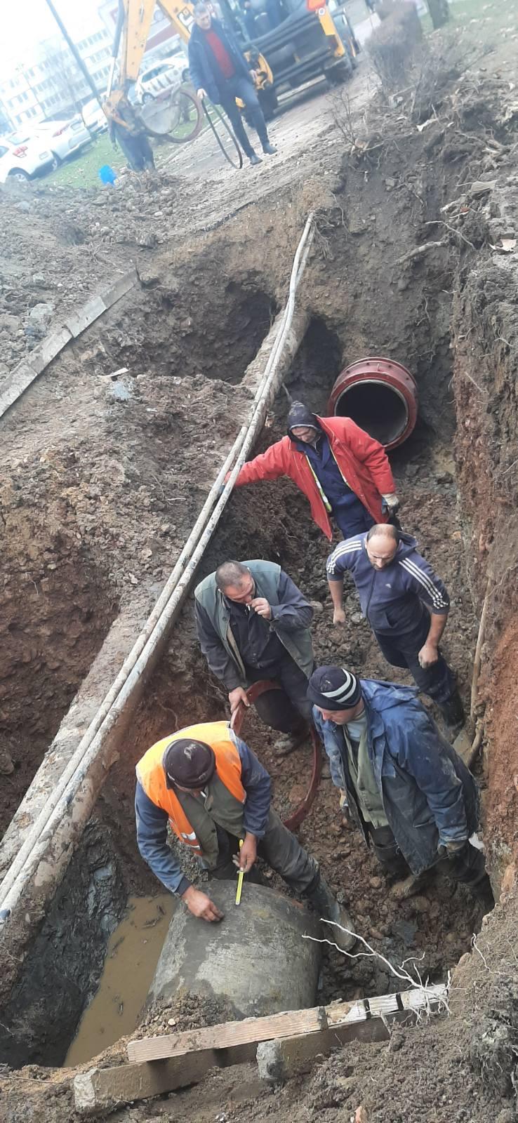 SLIJEDE RADOVI NA POLAGANJU I SPAJANJU NOVE CIJEVI